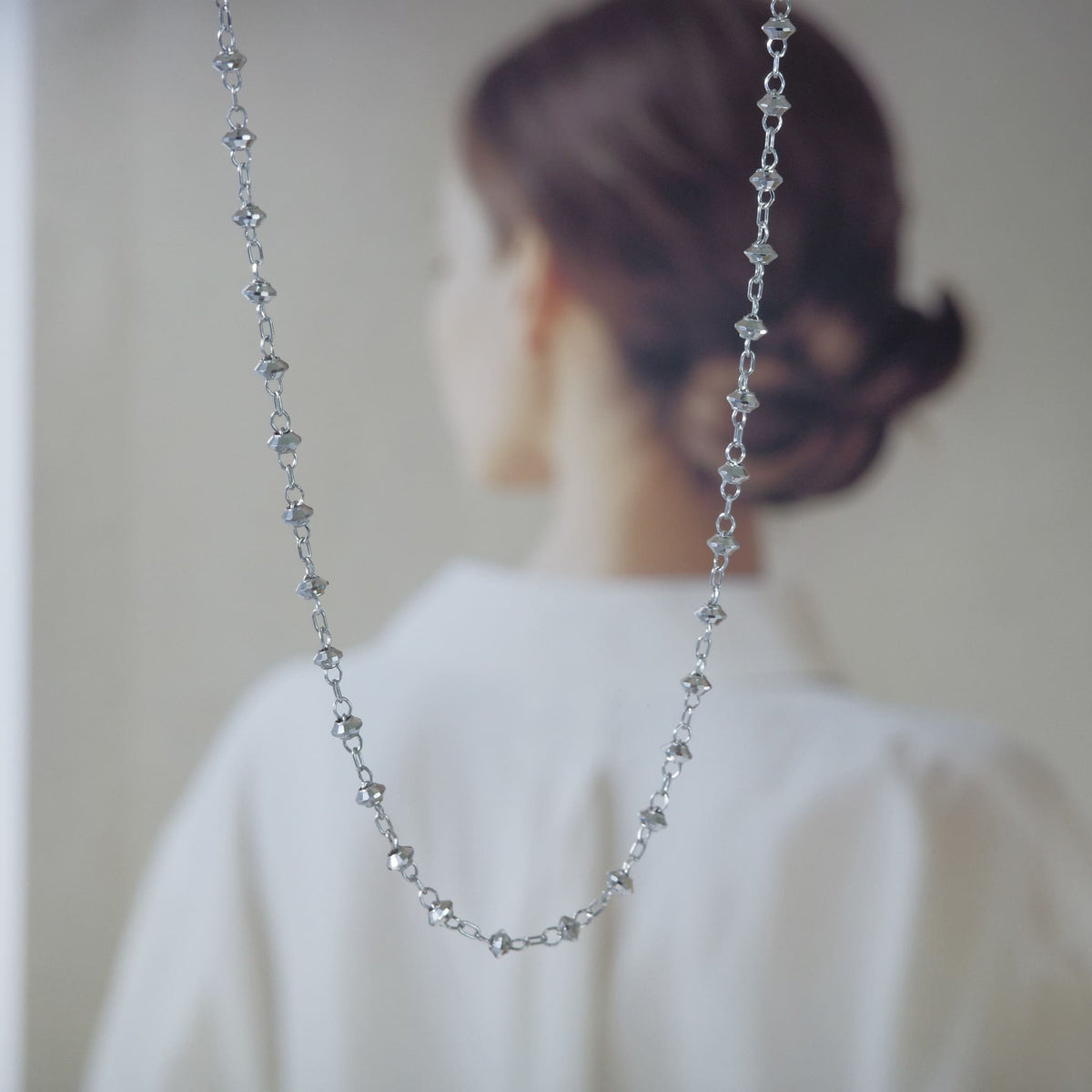 18K white gold Faceted bead necklace