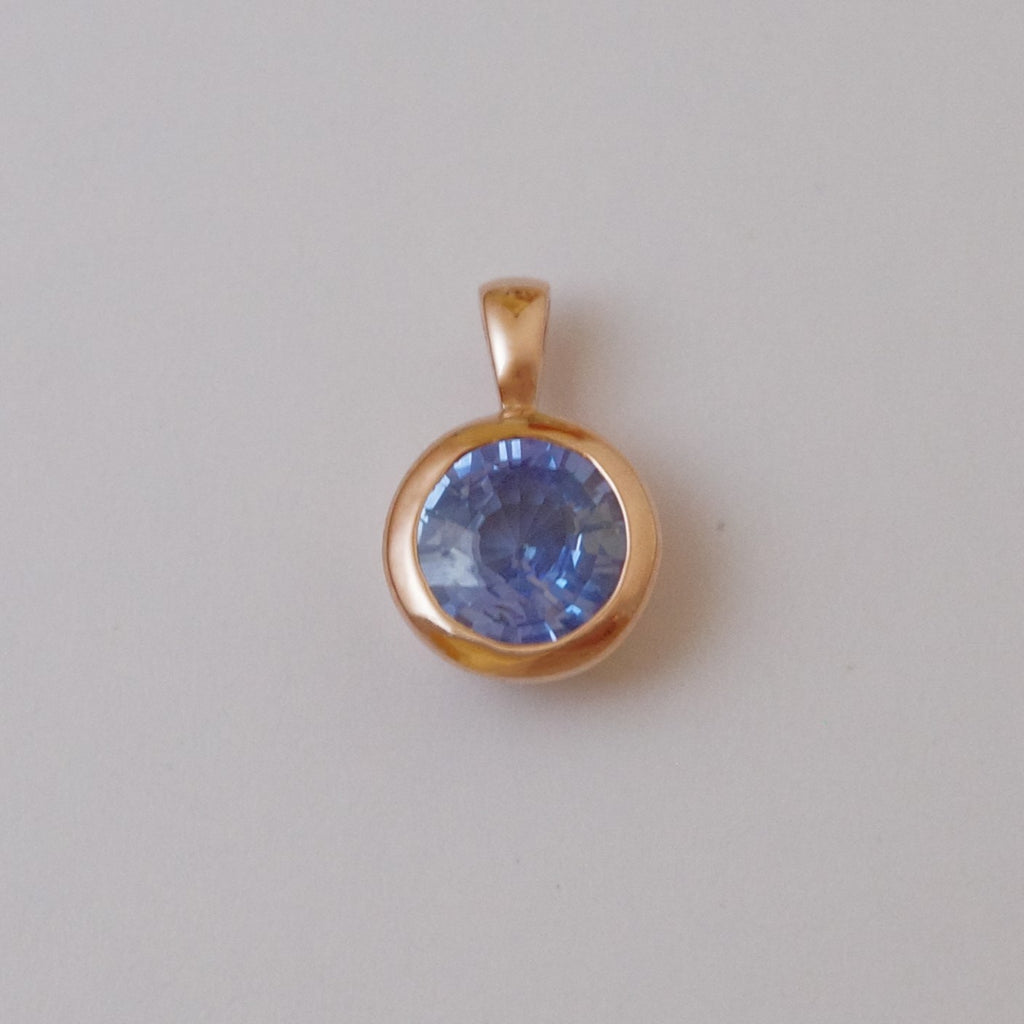 Bezel setting sapphire pendant