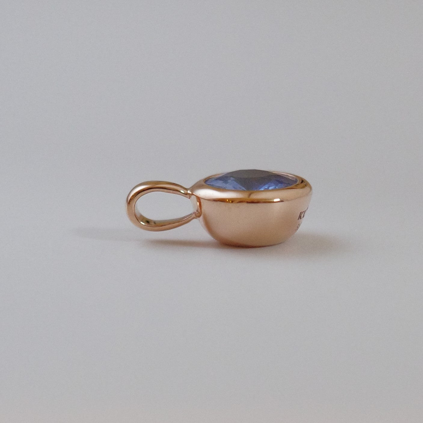 Side view of sapphire pendant