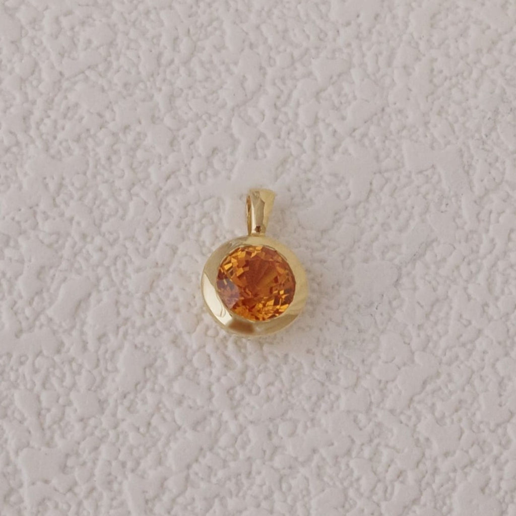 Color sapphire pendant