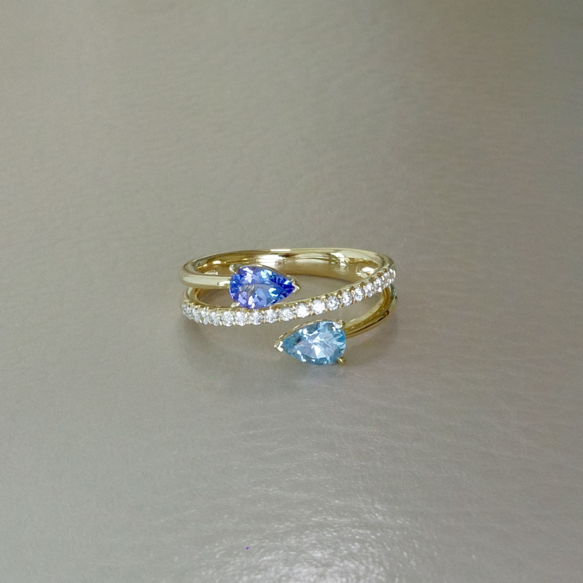 Entwined Glow | 18K Gold Aquamarine & Tanzanite Ring